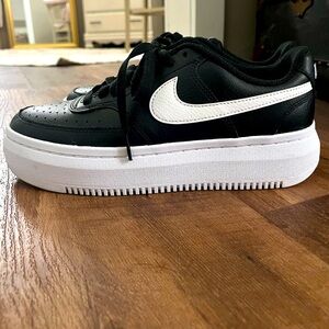 Nike court vision ALTA. Size 9.